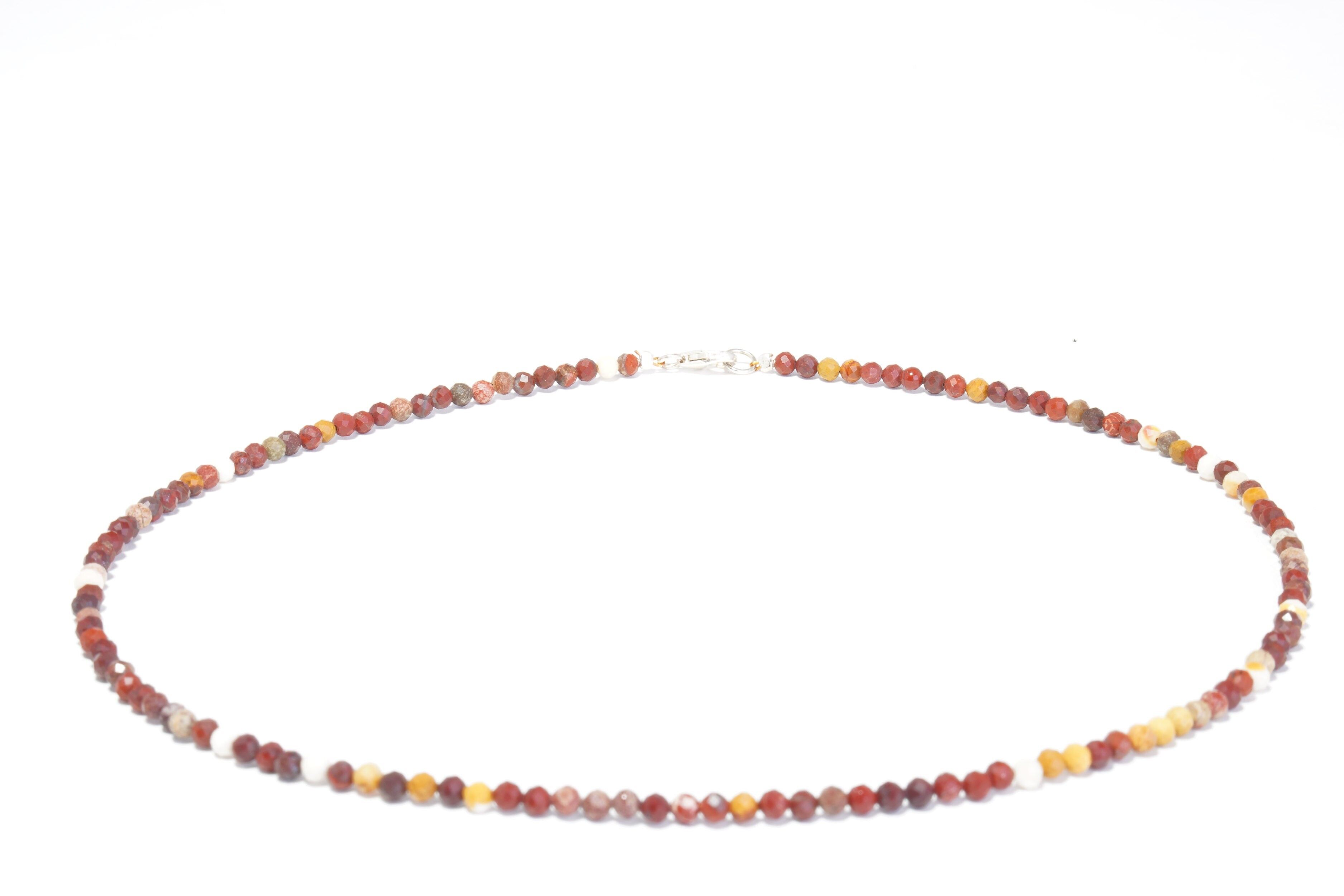 Collana in pietra preziosa mookaite sfaccettata di circa 3 mm con chiusura in argento 925