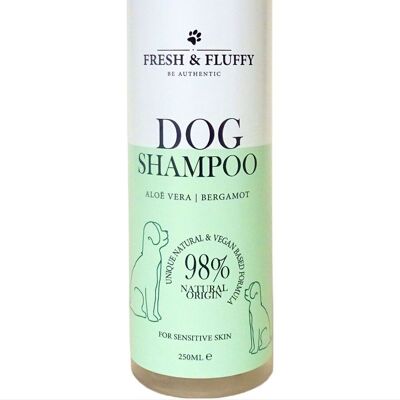 Shampoo per cani Aloe Vera / Bergamotto - Adatto a tutte le razze canine - Formula tutto in uno naturale e vegana - senza SLS, SLES, parabeni, siliconi e profumo per cani - 250ml