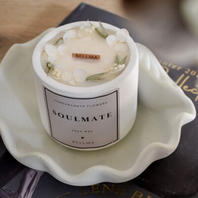 Bougie parfumée Soulmate - avec des accents élégants de fleurs séchées pour vos amis, votre famille et votre maison