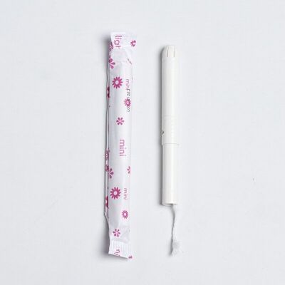 Mini tampons with applicator
