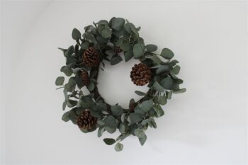 Couronne d'eucalyptus et de pommes de pin 4