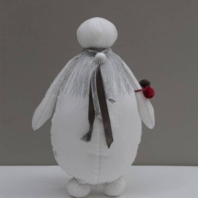 Classic model doll with fringed ruff size 3