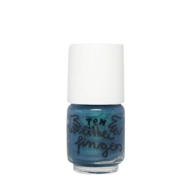 Nail color glitter turquoise