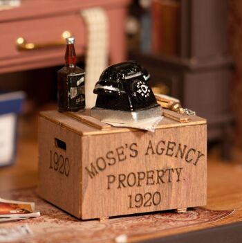 DIY House Mose's Detective Agency avec éclairage LED, Robotime, DG157, 20×12.8×15.8 cm 4