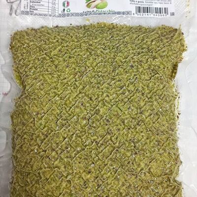 High quality vacuum-packed pistachio flour of 500 gr.