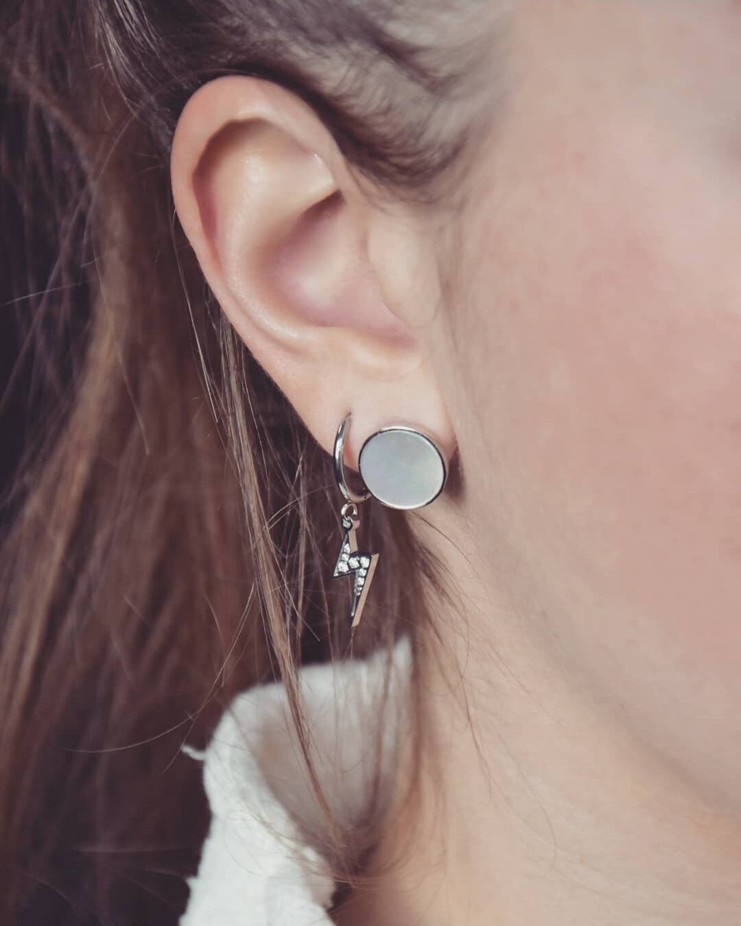 FULLMOON-Ohrringe aus Silber und Perlmutt