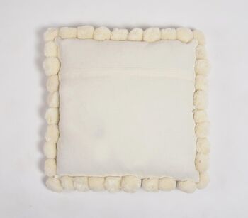 Housse de coussin en coton ivoire uni avec bordure à pompons 6