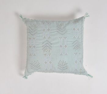 Housse de coussin brodée à la menthe minimale 1