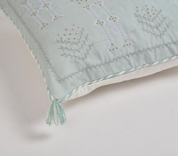 Housse de coussin brodée à la menthe minimale 6