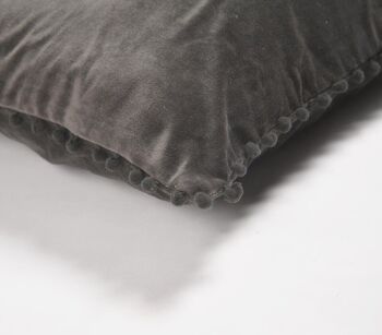 Housse de coussin en coton anthracite massif avec bordure ornée, 18 x 18 pouces 2