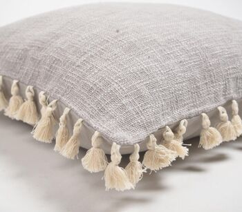 Housse de coussin en coton gris à pompons unis, 18 x 18 pouces 5