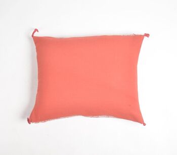 Housse de coussin lombaire en coton à pompons Red Lines, 16 x 20 pouces 3