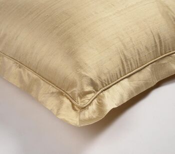 Housse d’oreiller en soie dorée unie avec passepoil, 25 x 20 pouces 2