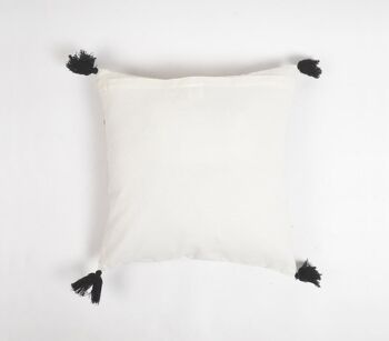 Housse de coussin à pompons en coton monochrome Boomerang, 20 x 20 pouces 3