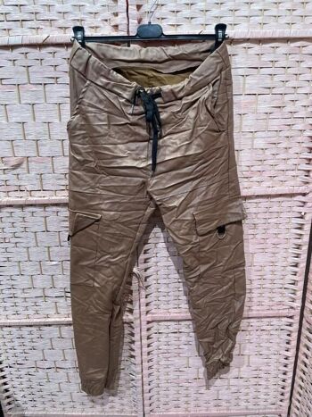Pantalon long en nylon avec taille unique et nombreuses poches 3