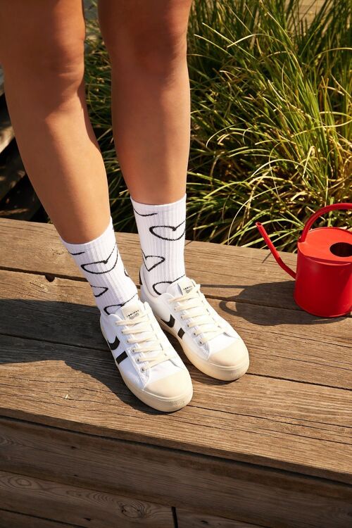 Bio-Socken mit Herzen - Weiße Tennissocken mit gekritzeltem Herzmuster, Doodle Heart