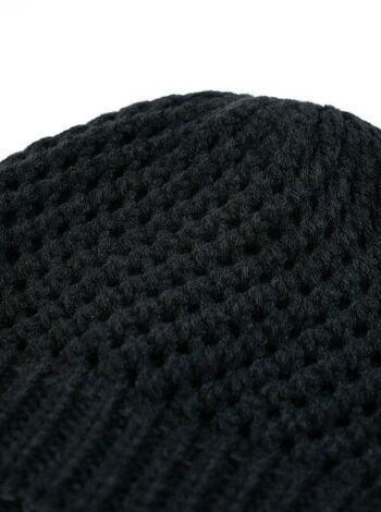 Bonnet en tricot au crochet en noir 5