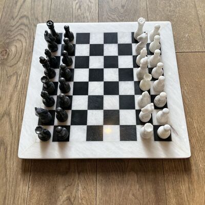 Handgefertigtes Marmor-Schachspiel in Weiß und Schwarz, 38,1 cm