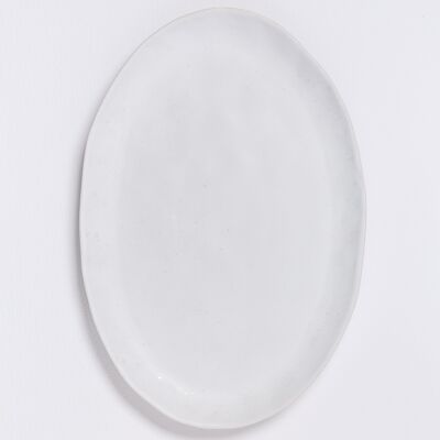Weiße ovale Servierplatte in Naturform