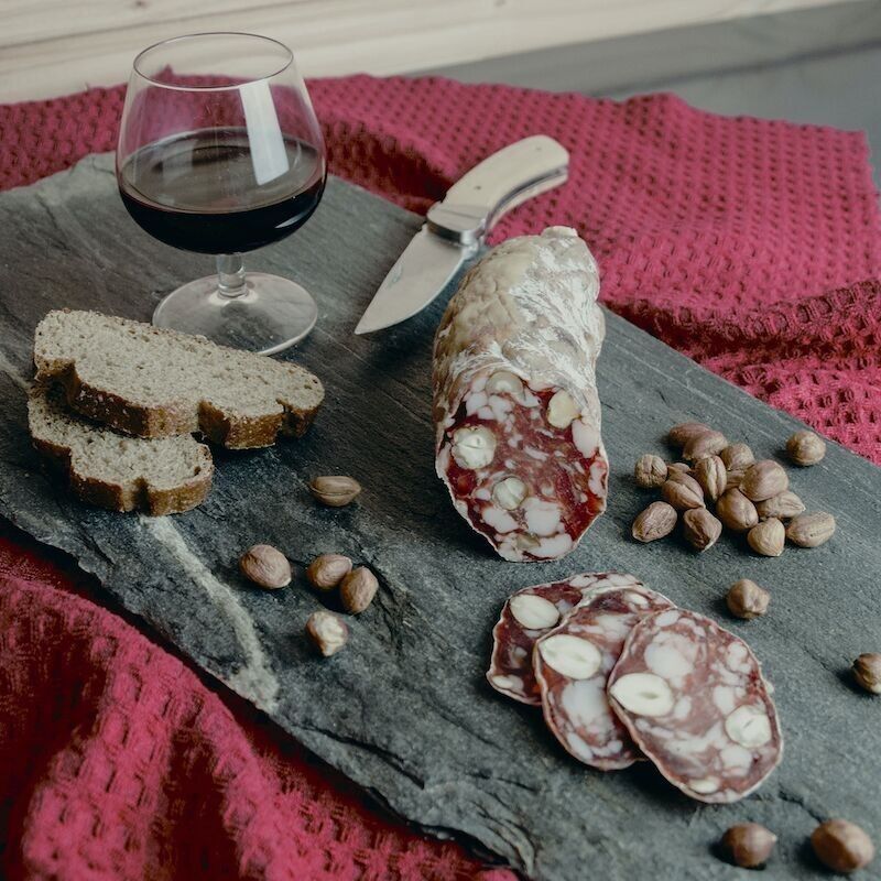 Salsiccia Con Nocciole