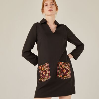 Short dress with shirt collar and embroidered pockets