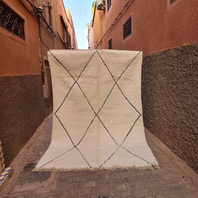 Beni Ouarain pure wool Berber rug 205 x 294 cm