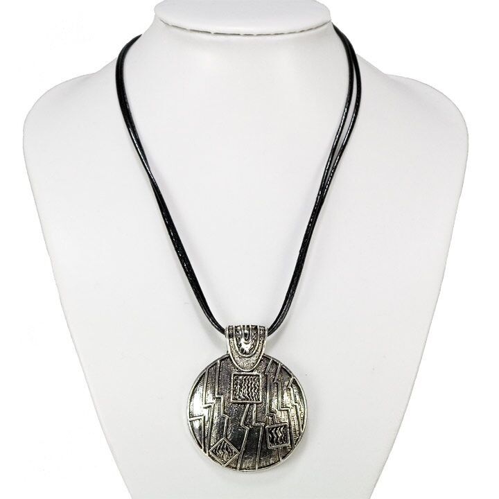 Collana a nastro con nastro in cera e pendente 3