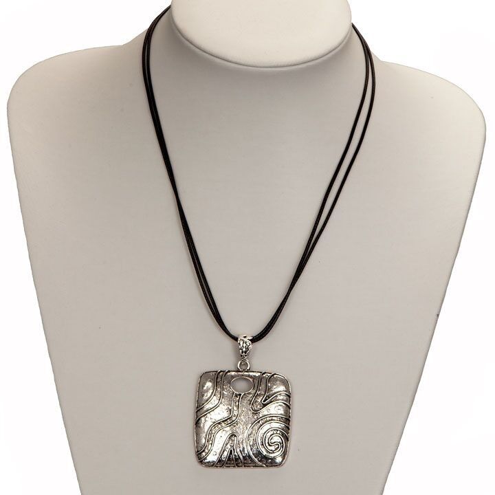 Collana a nastro con nastro in cera e pendente 5