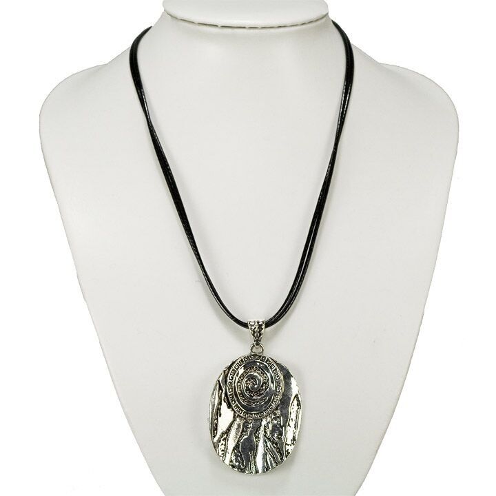 Collana a nastro con nastro in cera e pendente 4