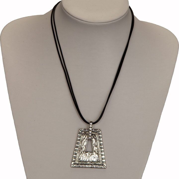 Collana a nastro con nastro in cera e pendente 6