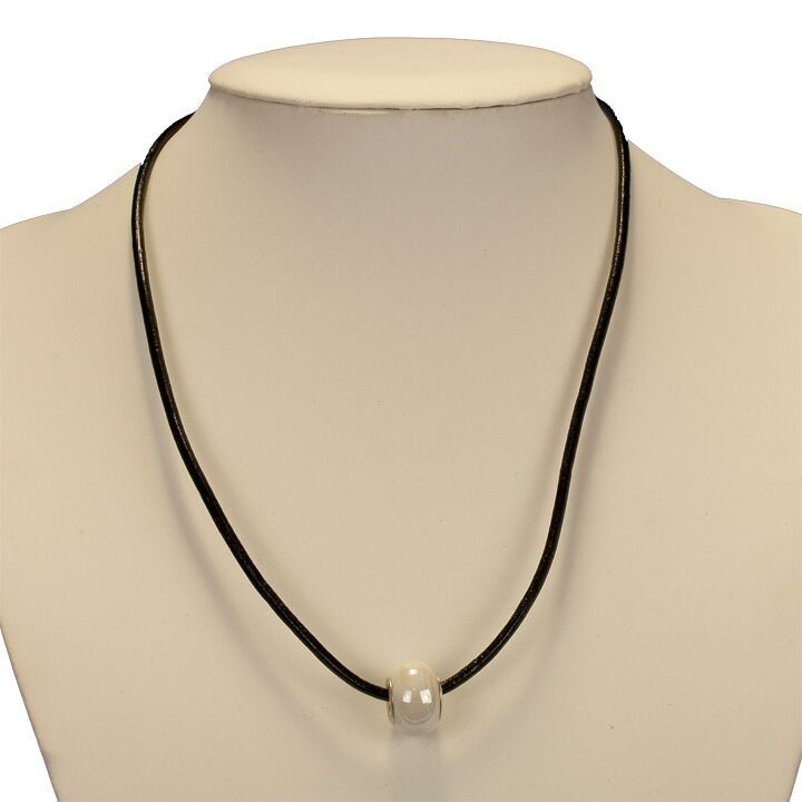 Collana in pelle con perla modulo, crema