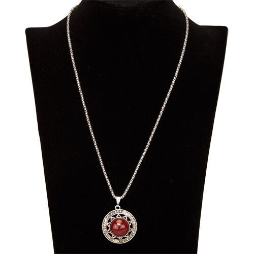 Necklace with pendant, red 4
