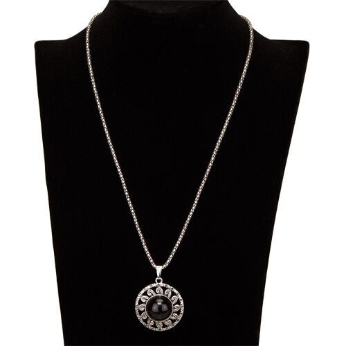 Necklace with pendant, black 3
