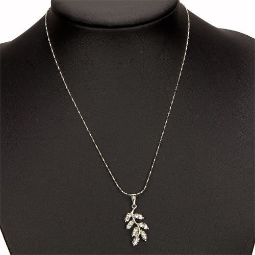 Collana alla moda con strass 3