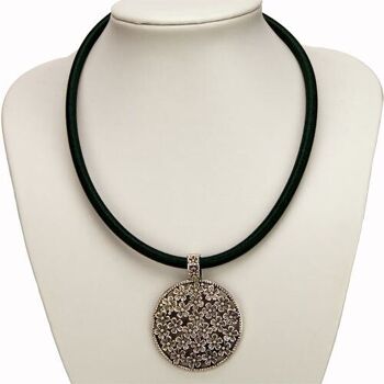 Collier ruban en tissu vert avec pendentif cercle 2