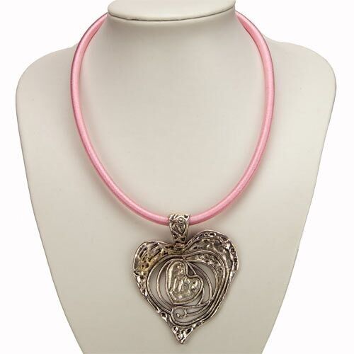 Collana in nastro di tessuto rosa con pendente a cuore
