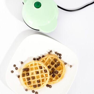 Mini waffle maker - green