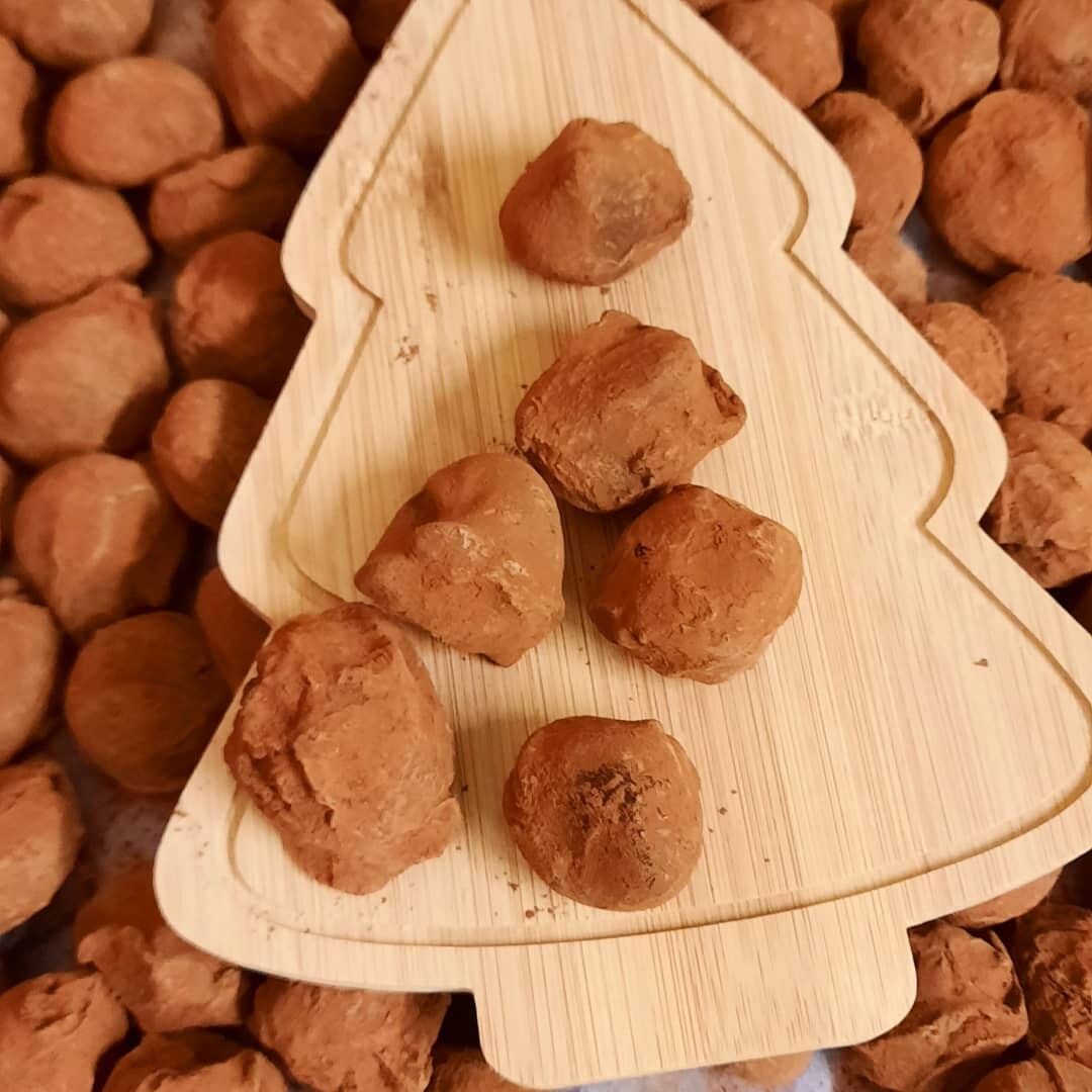 Christmas: Organic Vegan Hazelnut Praline Chocolate Truffle (dairy-free, cream-free)