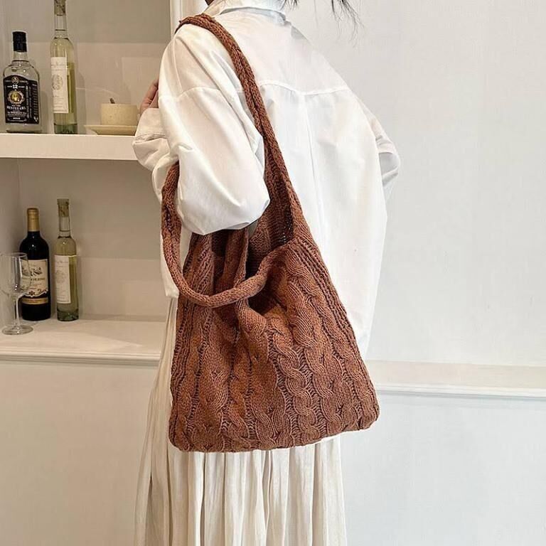 Bellissima e spaziosa borsa a tracolla all'uncinetto da donna B2B