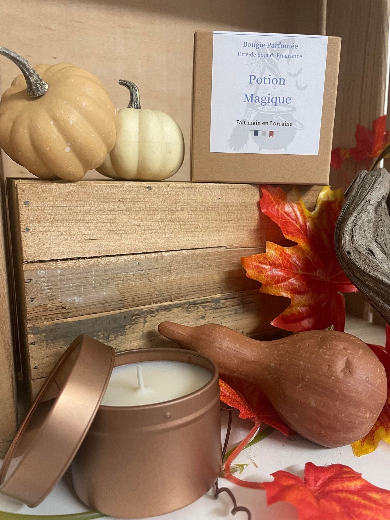 Candela profumata con pozione magica