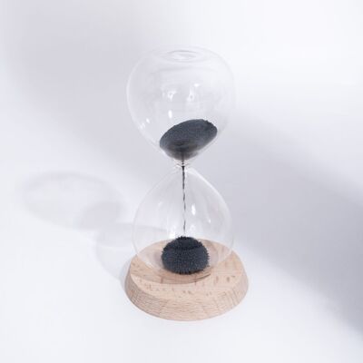 Magnetic hourglass