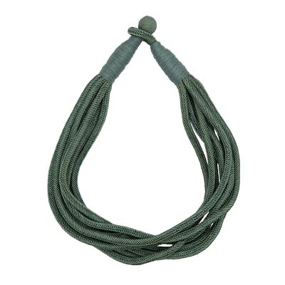 Collar a capas de cuerda verde salvia