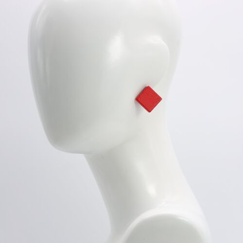 Wooden 2 cm squares clip on earrings - Red
