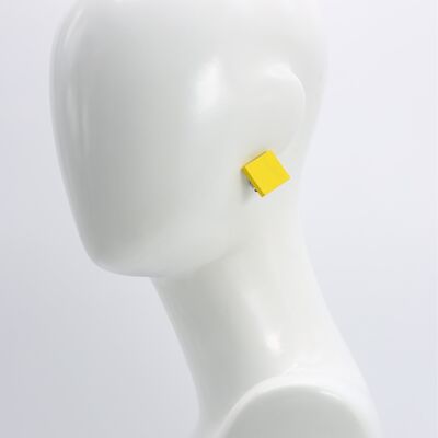 Wooden 2 cm squares clip on earrings - Yellow