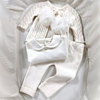 Un paquet de quatre ensemble de vêtements en coton biologique pour bébé fille, pompon tressé ivoire 2