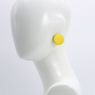 Wooden 3 cm disk clip on earrings - Yellow