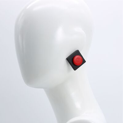 2 cm Wooden disks on 3cm wooden squares clip on earrings - Black/Red