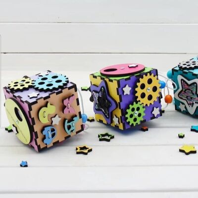 Cube d'activité sensorielle Montessori en bois occupé Babymania enfant