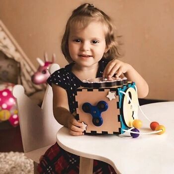 Cube d'activité sensorielle Montessori Busy en bois Babymania pour filles 4