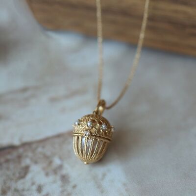 Romantic sachet- Unique design vintage style gold hollow frame ball sachet pendant - Gold vermeil - openable